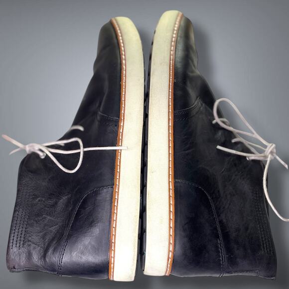 Men\'s Size 10 TIMBERLAND Black Smooth Leather Classic Chukka Boots in EUC main image 4